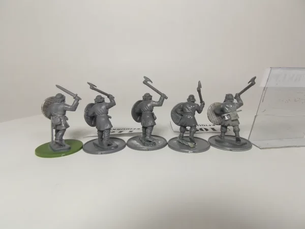 Dark Age Warriors 1099-.1 Topory 10 szt SAGA