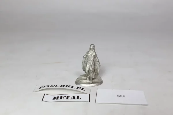 Daenerys in Traditional Garb. 692 Dark sword Miniatures