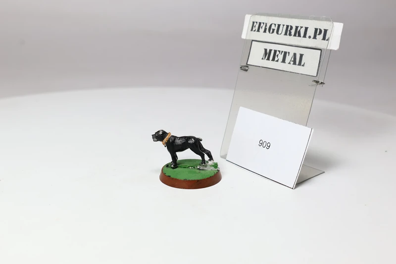 Farmer Maggot pies metal. 909