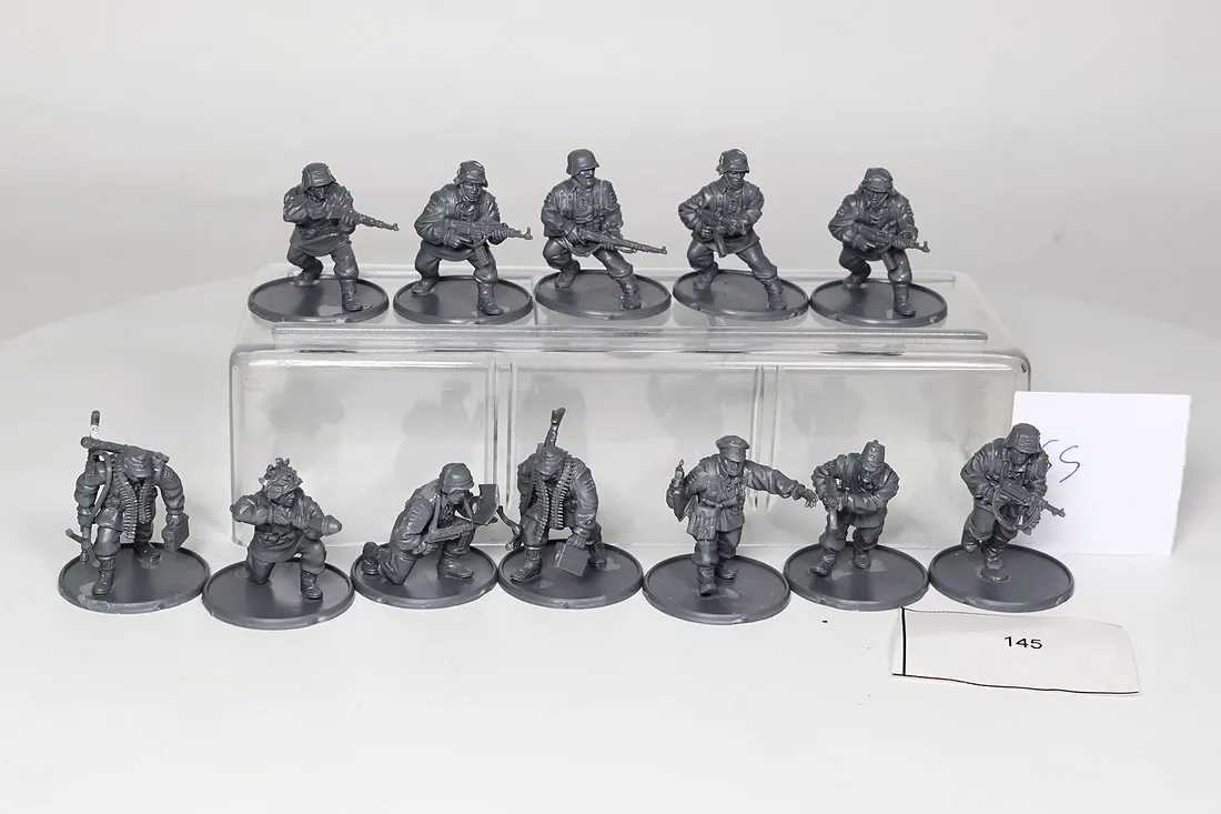 Waffen-SS Grenadiers Squad. Bolt Plastik U14 145