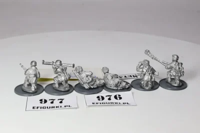 Fallschirmjäger sniper, panzerschreck and flamethrower teams Bolt metal. 976-7