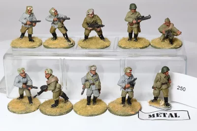 Sowieci żołnierze. Producent Nieznany metal 250