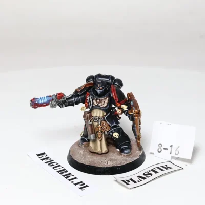 Space Marines Lieutenant with Storm Shield. Plastik U38 8-16