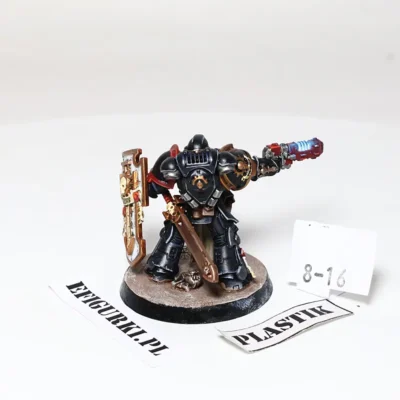 Space Marines Lieutenant with Storm Shield. Plastik U38 8-16