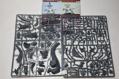 Saurus Oldblood on Carnosaur. Plastik 4-11 u52
